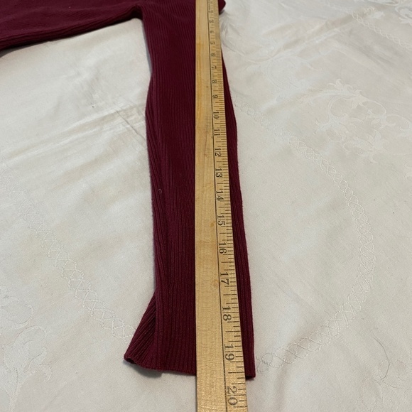 Guess Long Sleeve Women's Crossover Open Shoulder Burgundy Sweater Size Large - Picture 8 of 10